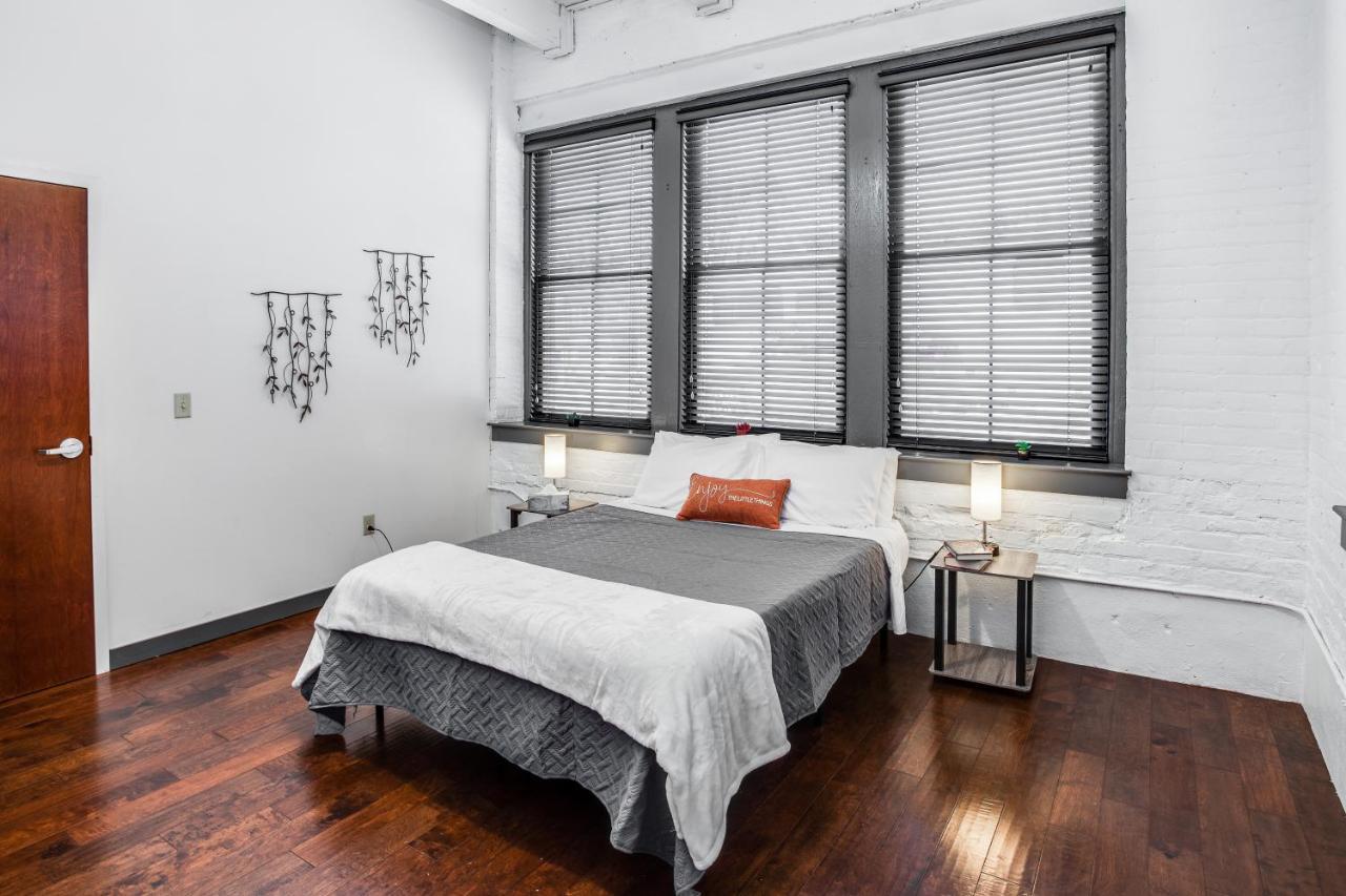 Ny Style Centric Loft With King Bed By Park Ave Apartment โรเชสเตอร์ ภายนอก รูปภาพ