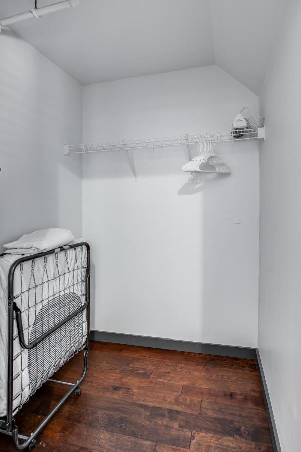 Ny Style Centric Loft With King Bed By Park Ave Apartment โรเชสเตอร์ ภายนอก รูปภาพ